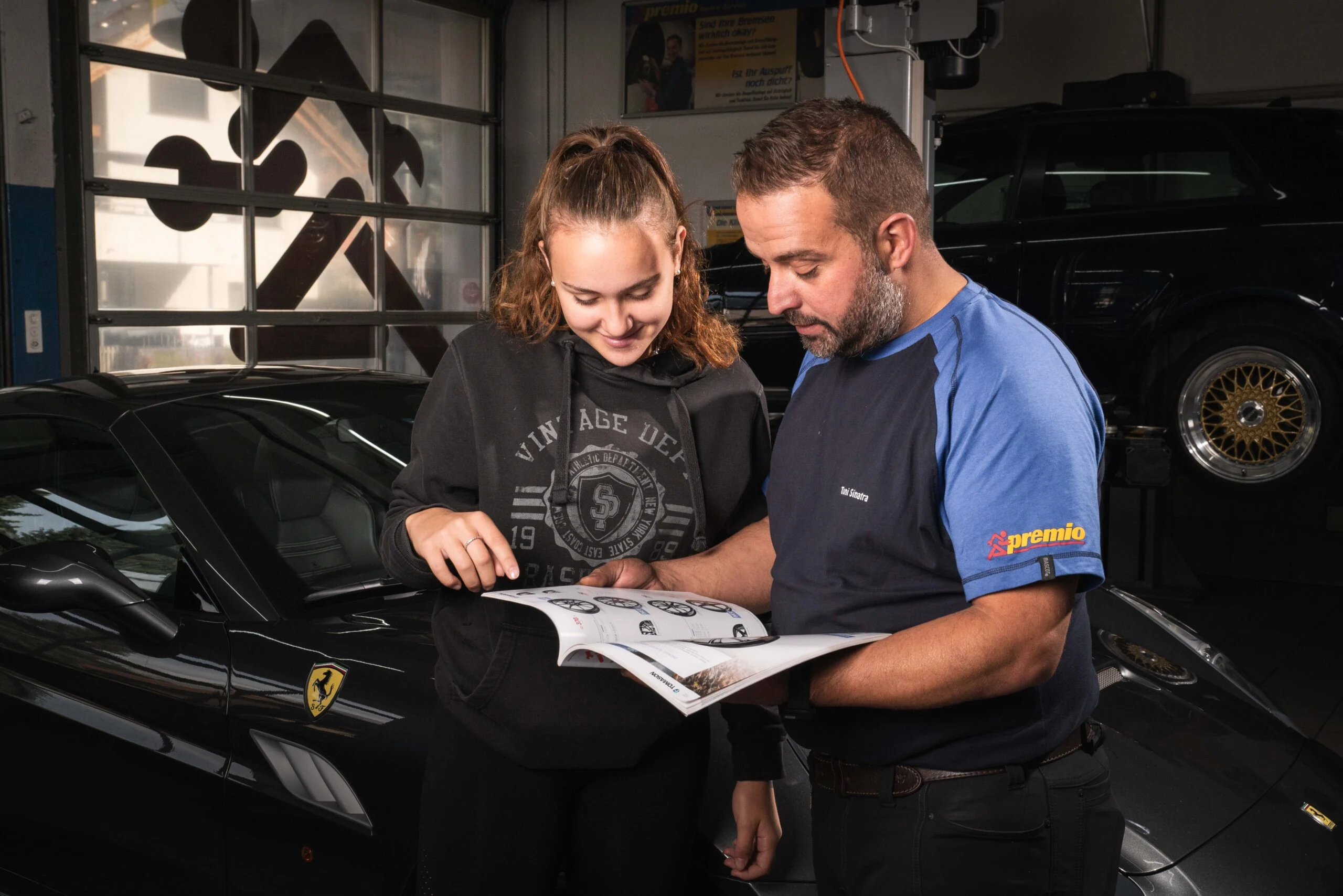 Beratung in der Werkstatt der Garage Sinatra